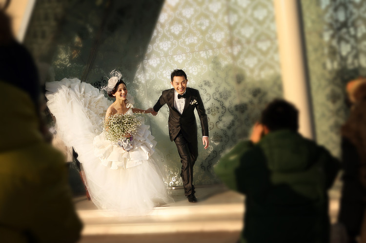 中国明星夫妻沙溢胡可婚纱照图片