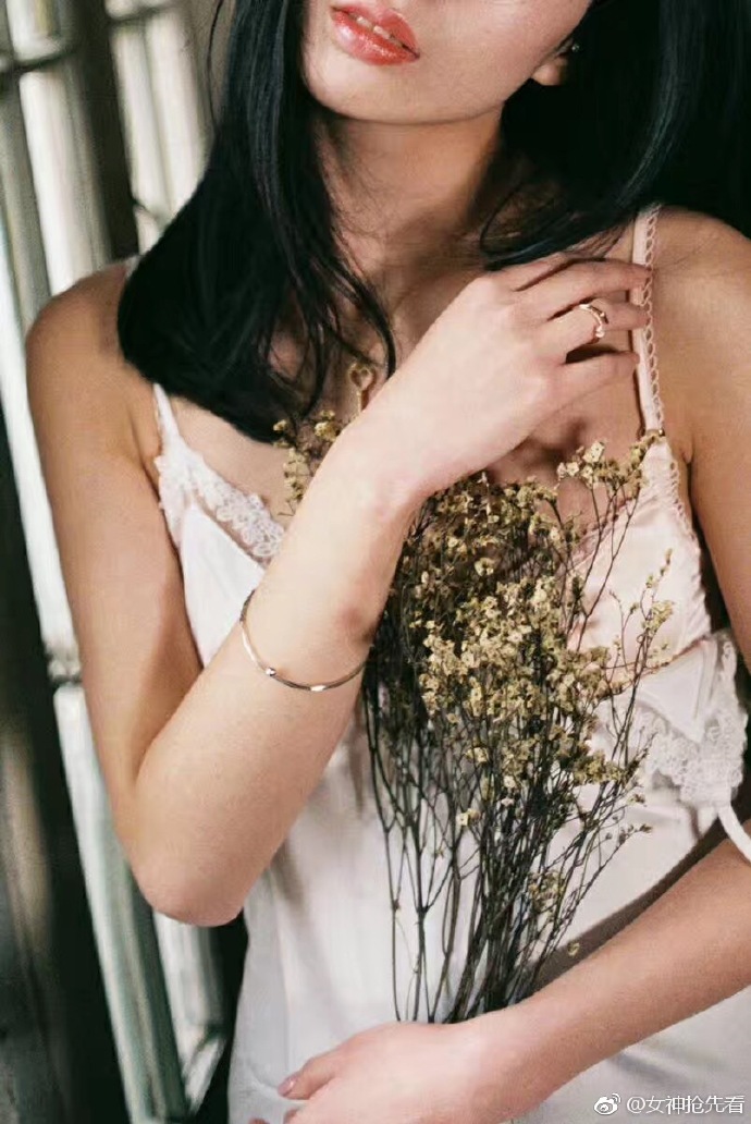 性感mm图片_网络美女Calm一月性感图片