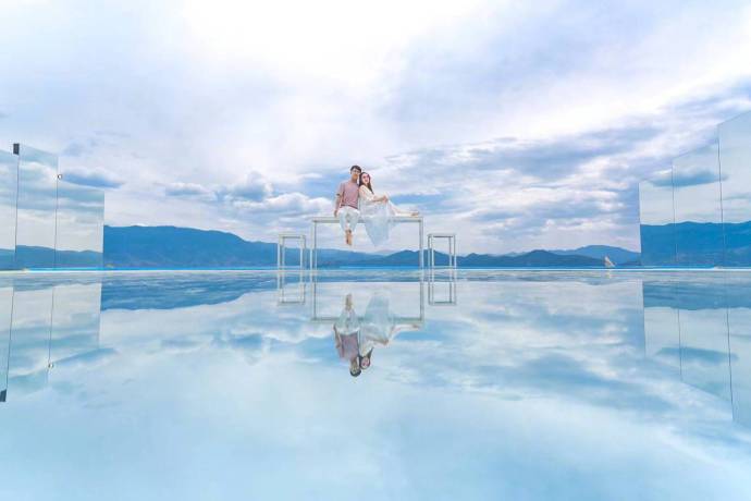 云南天空之境美景泸沽湖图片