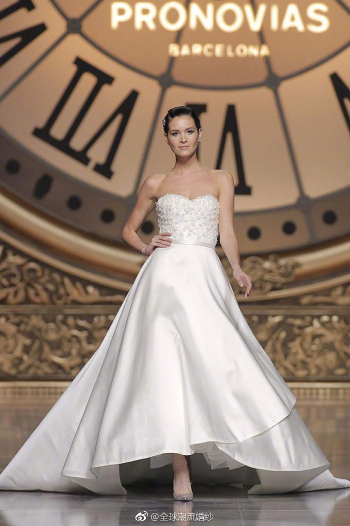 Pronovias2016婚纱秀图片