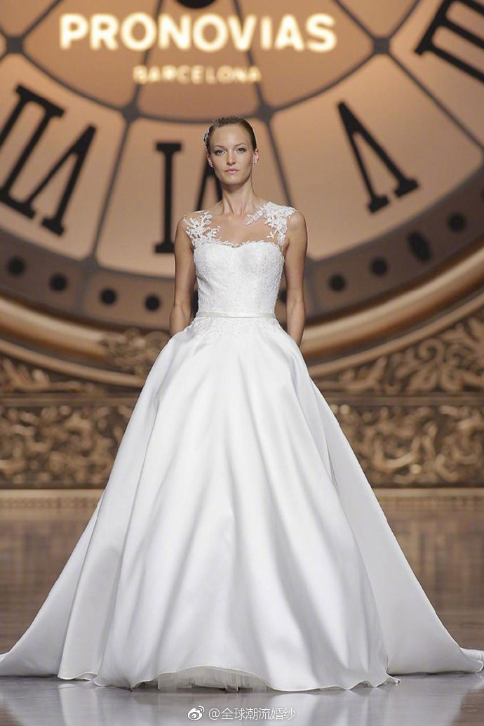 Pronovias2016婚纱秀图片
