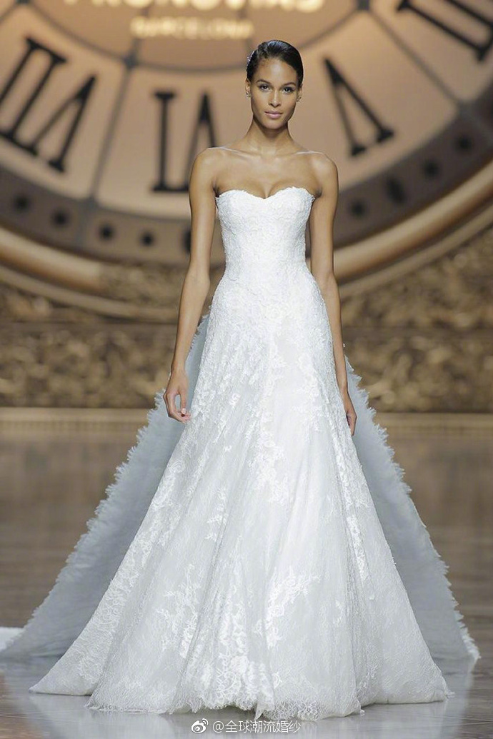 Pronovias2016婚纱秀图片