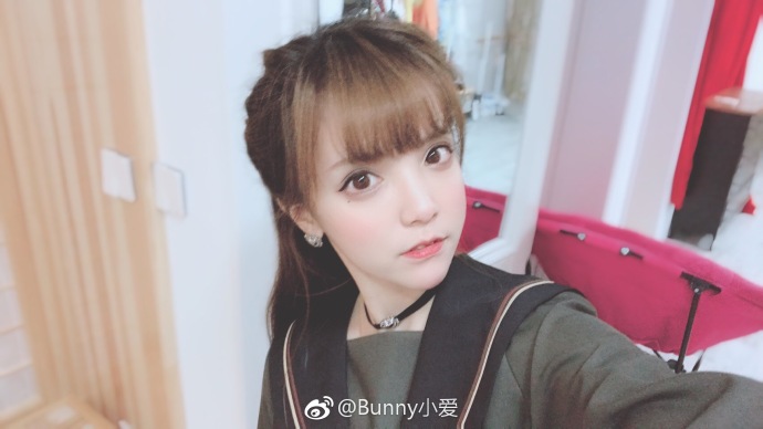 抖音网红Bunny小爱可爱图片