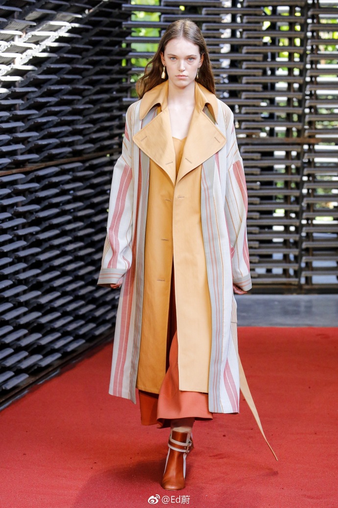 欧美时装品牌Roksanda S/S 2019伦敦时装周走秀图