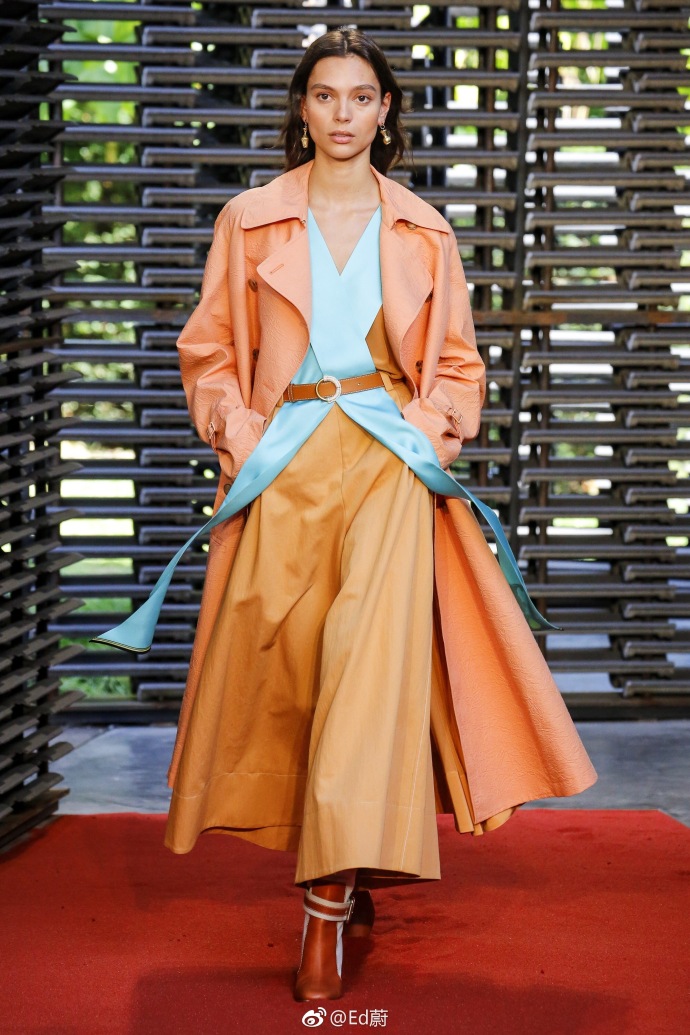 欧美时装品牌Roksanda S/S 2019伦敦时装周走秀图
