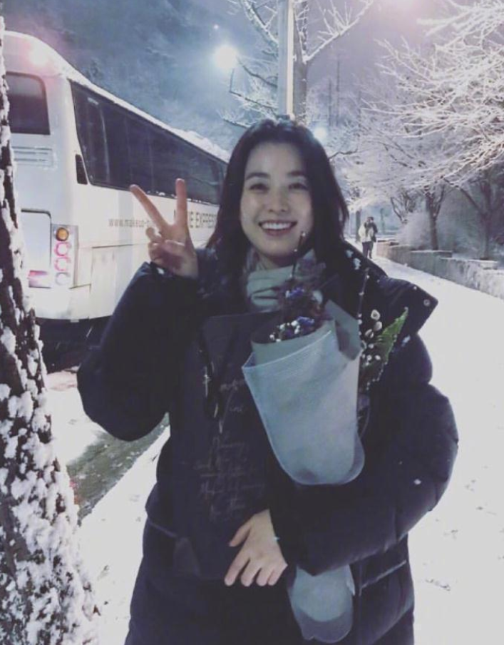 韩国童颜美女明星韩孝周图片