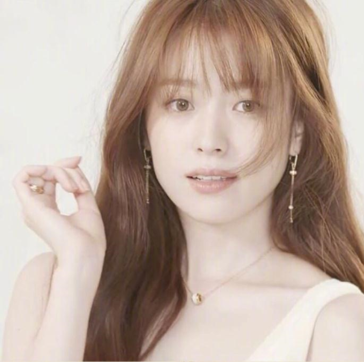 韩国童颜美女明星韩孝周图片