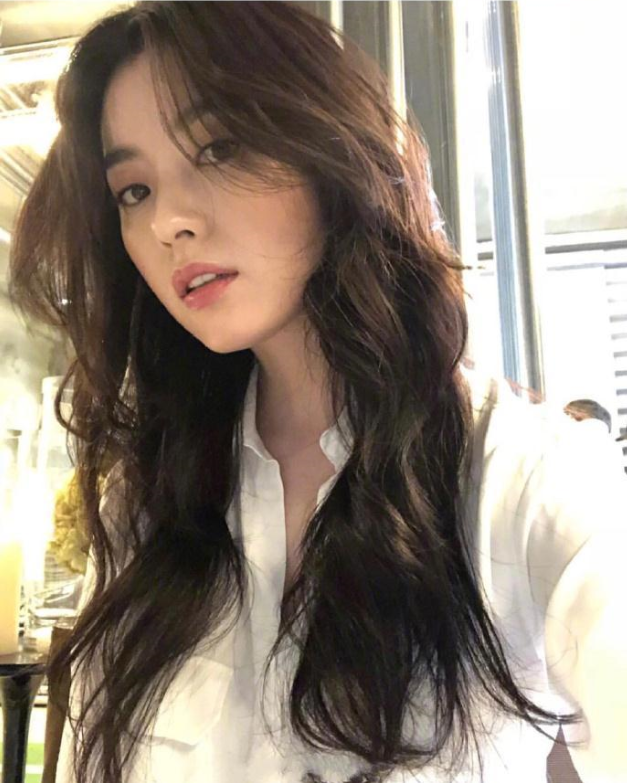 韩国童颜美女明星韩孝周图片