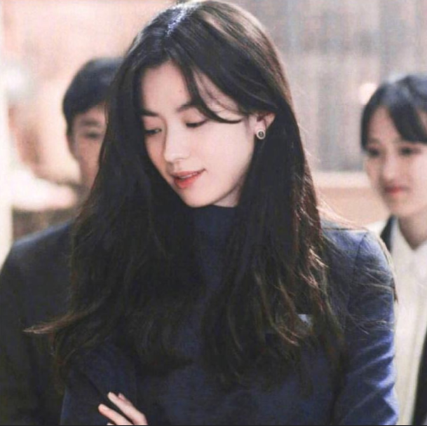韩国童颜美女明星韩孝周图片