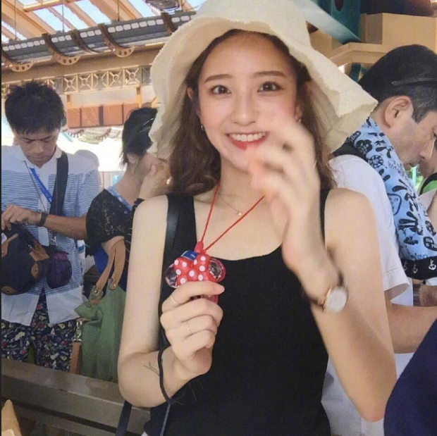 圆脸适合什么发型可以试试中长波浪卷发发型图