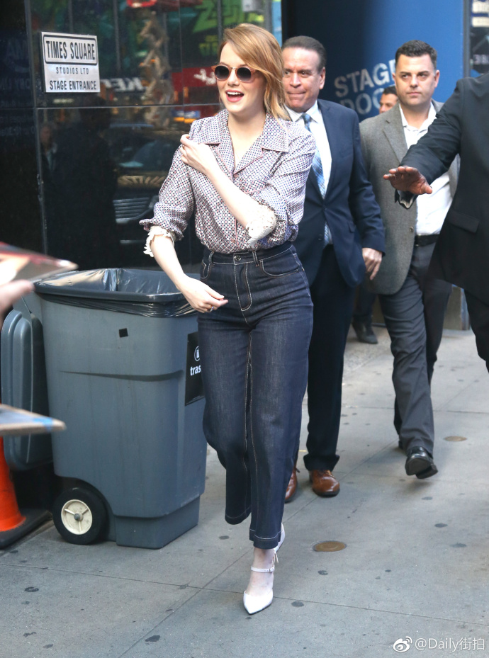 欧美美女明星石头姐Emma Stone艾玛.斯通纽约出街图