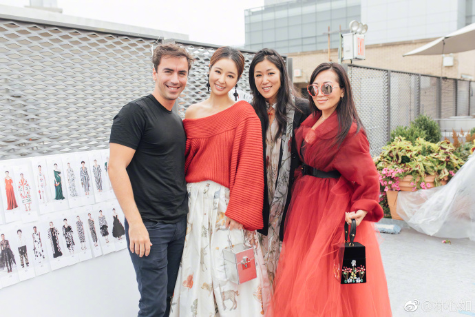台湾美女明星林心如看2019春夏时装秀图片