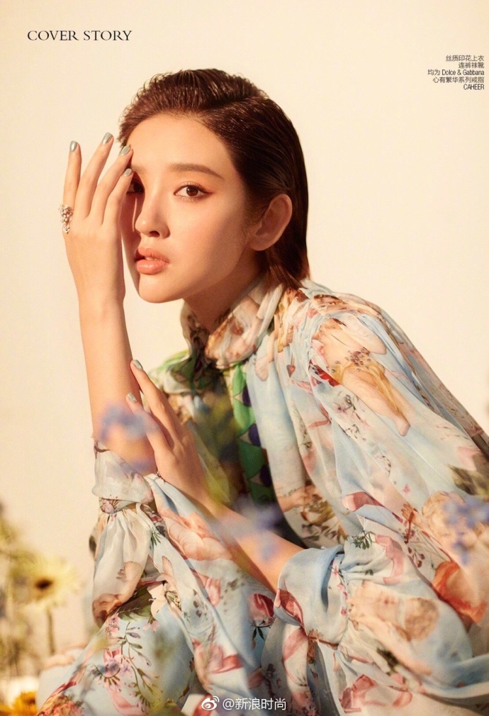 酒窝美女明星唐艺昕登《小资chic》封面时尚大片