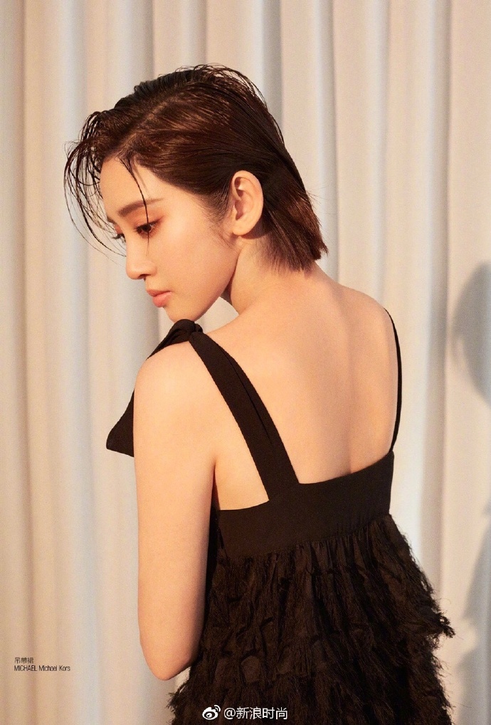 酒窝美女明星唐艺昕登《小资chic》封面时尚大片