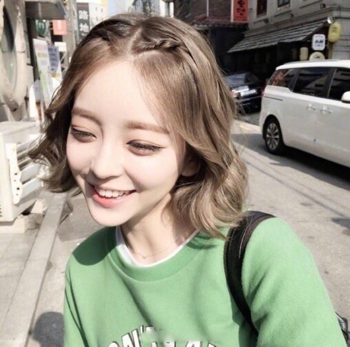 九款小短发美女自拍,你爱哪一款