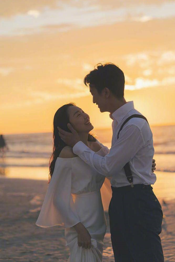 甜蜜的外景婚纱照图片_海边婚纱照图片