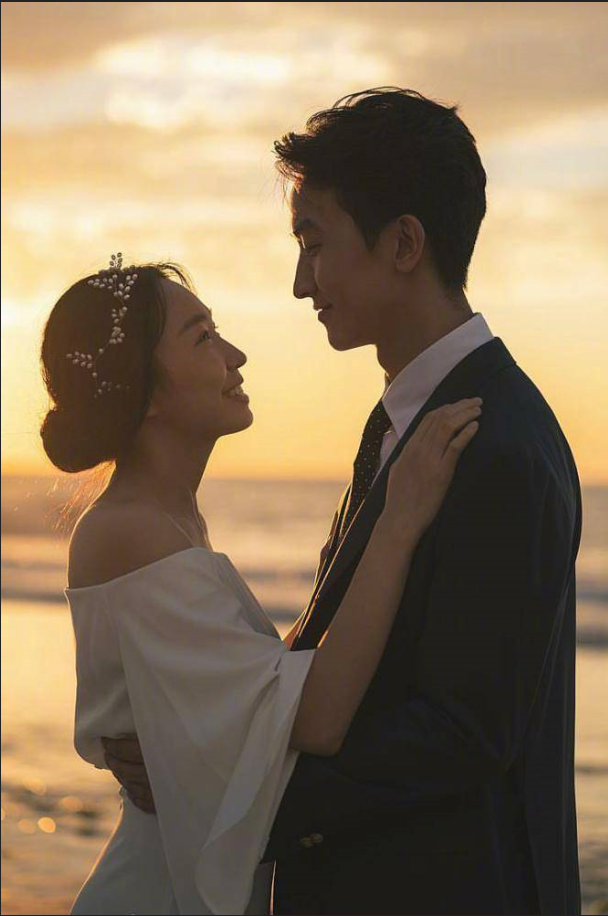 甜蜜的外景婚纱照图片_海边婚纱照图片