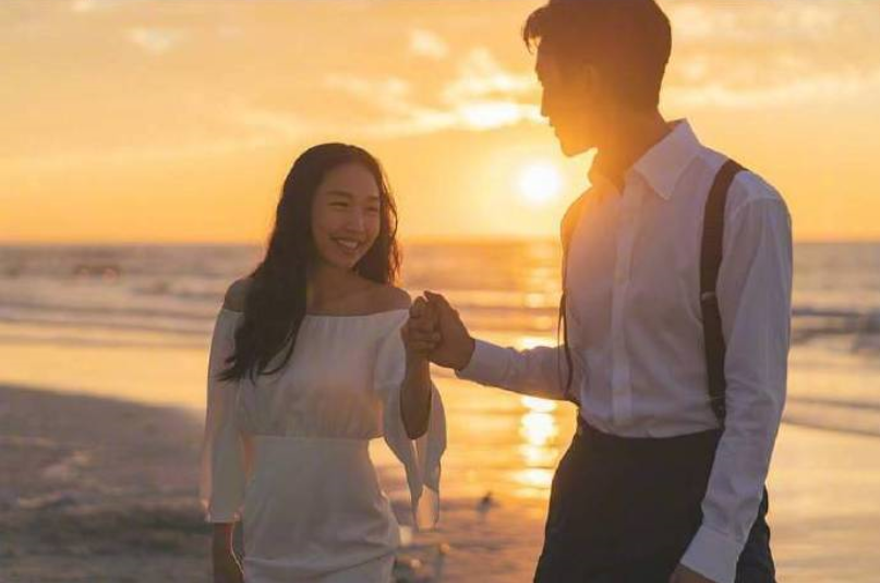 甜蜜的外景婚纱照图片_海边婚纱照图片