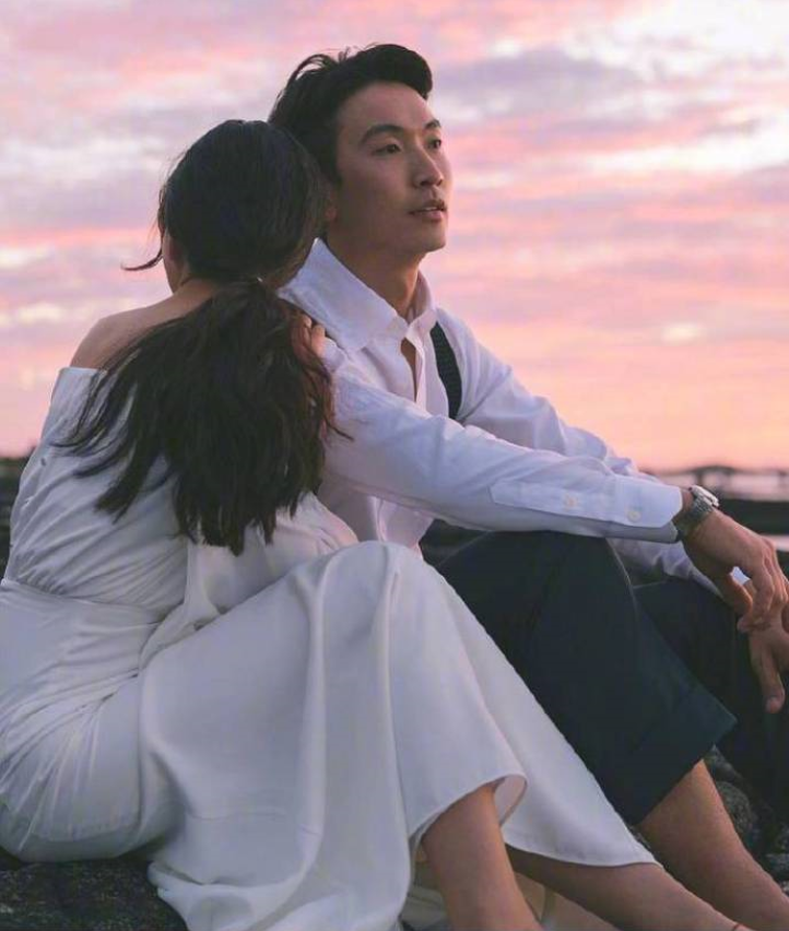 甜蜜的外景婚纱照图片_海边婚纱照图片