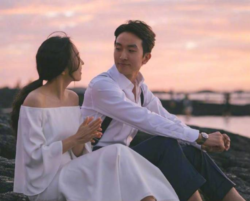 甜蜜的外景婚纱照图片_海边婚纱照图片