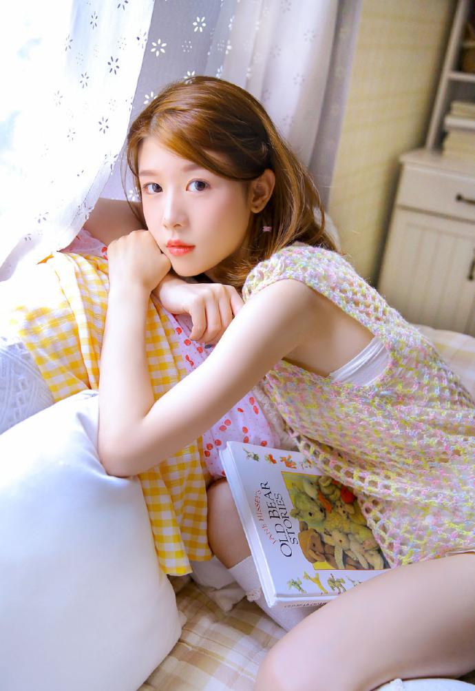 长腿美女居家私房性感写真