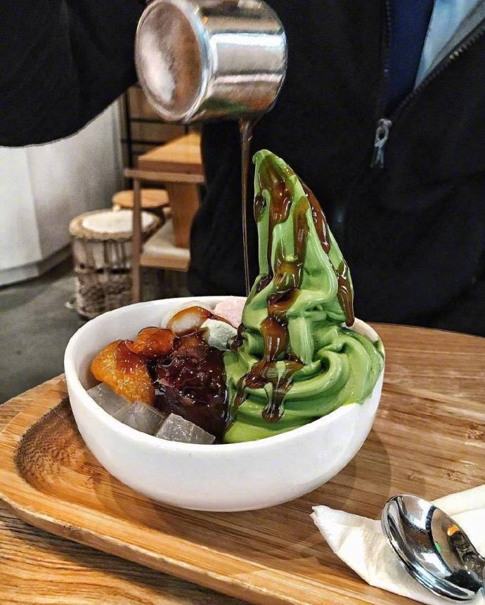 创意抹茶冰淇淋图片