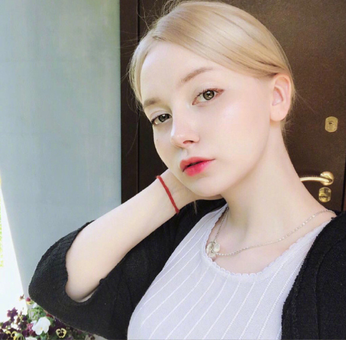 俄罗斯美女图片_小仙女maria自拍照