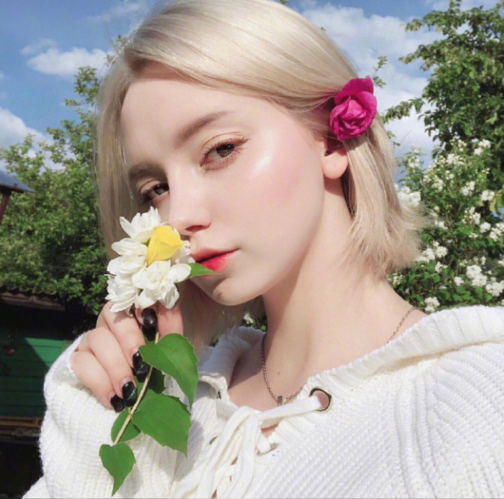 俄罗斯美女图片_小仙女maria自拍照