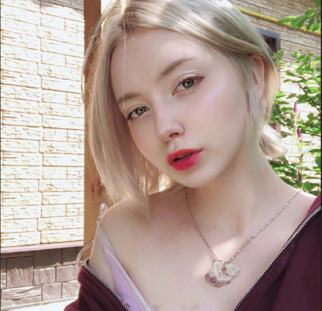 俄罗斯美女图片_小仙女maria自拍照