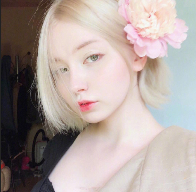 俄罗斯美女图片_小仙女maria自拍照