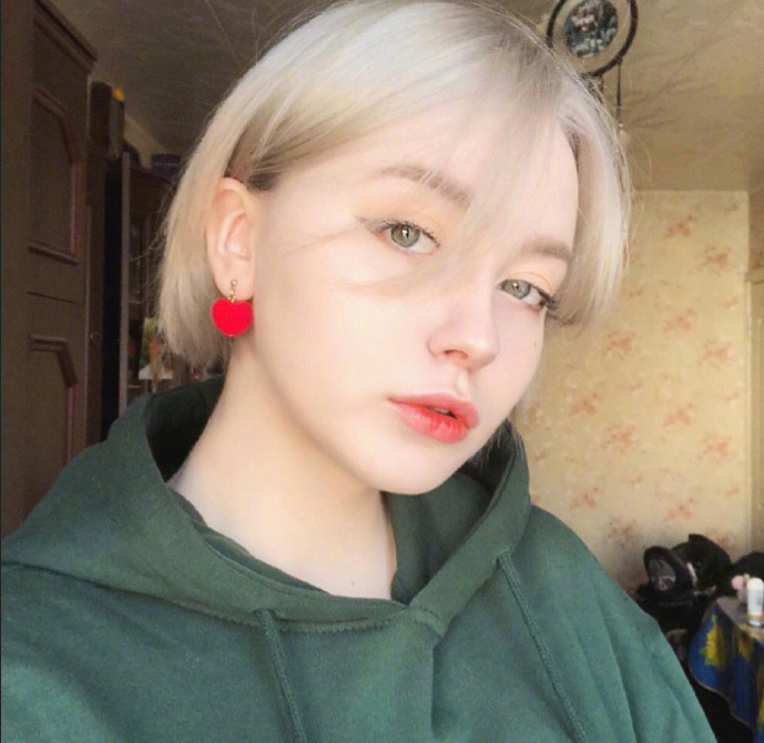 俄罗斯美女图片_小仙女maria自拍照