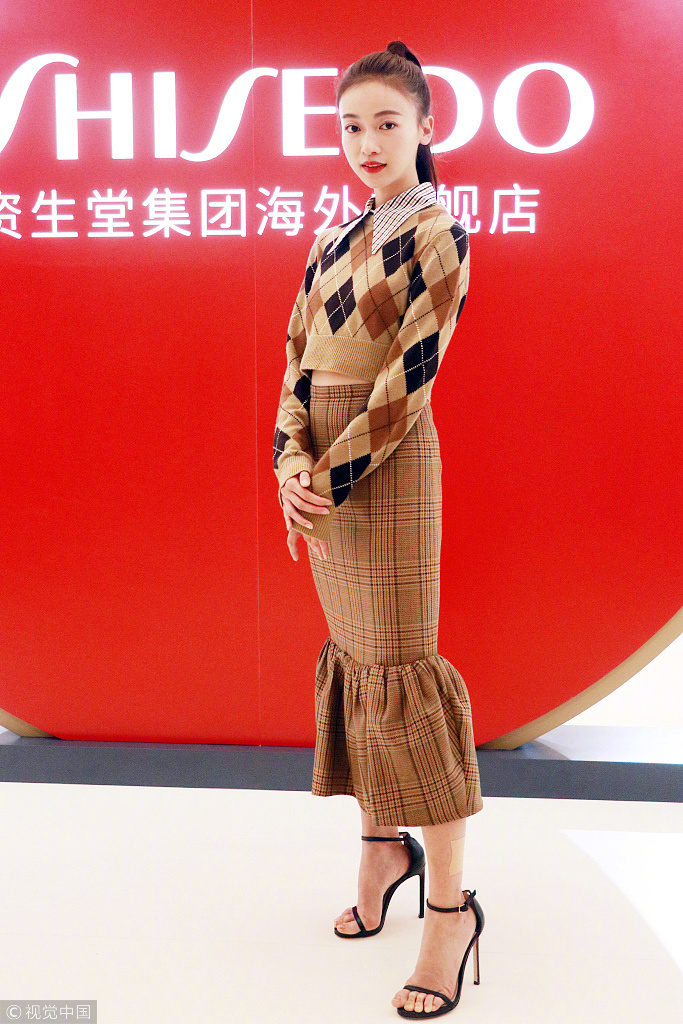 令妃娘娘吴谨言学院风套装出席活动高马尾少女