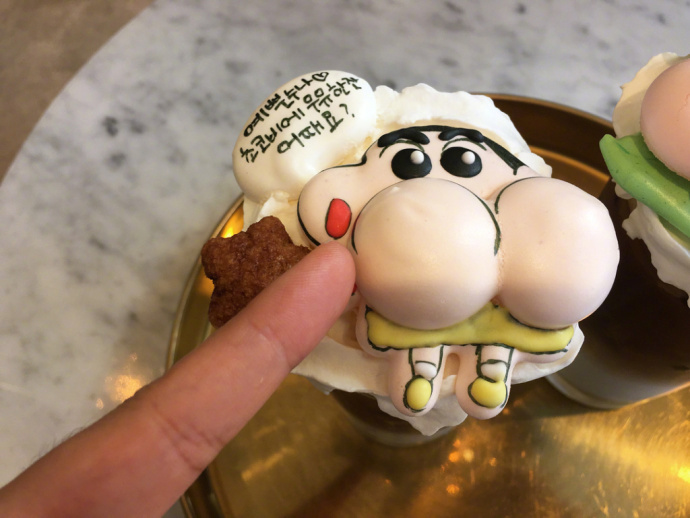 韩国推出很cute蜡笔小新拿铁咖啡图片