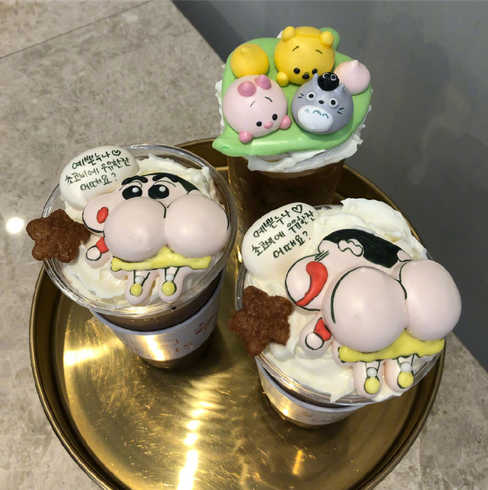 韩国推出很cute蜡笔小新拿铁咖啡图片