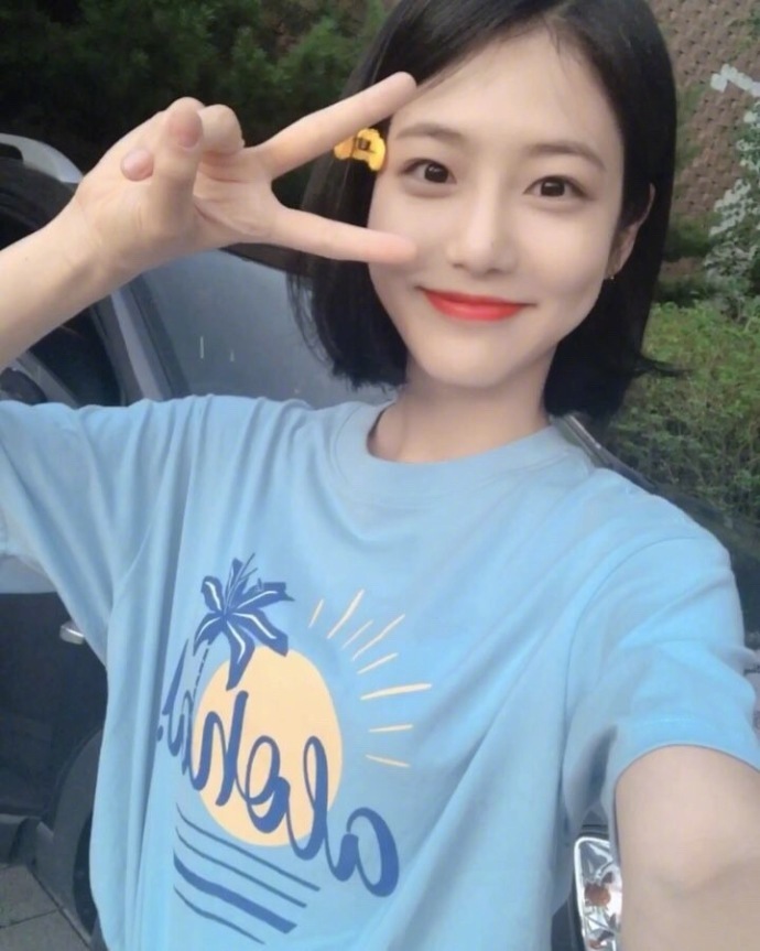 韩国美女图片_JYP新签演员辛睿恩신예은短发图片