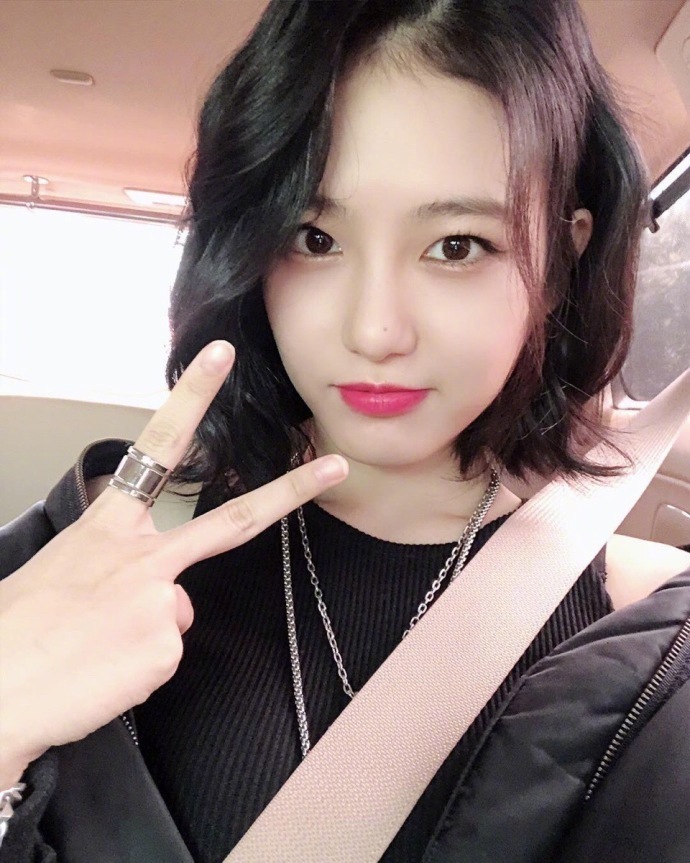 韩国美女图片_JYP新签演员辛睿恩신예은短发图片