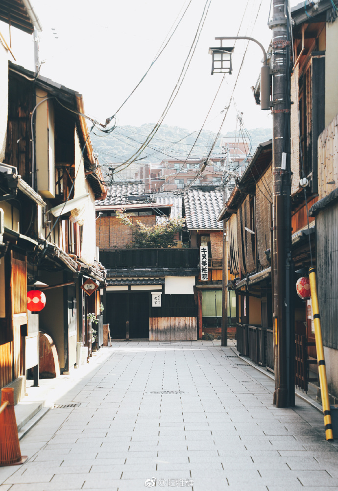 日本京都的秋日清晨街景美图