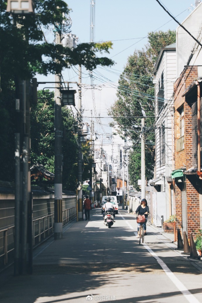 日本京都的秋日清晨街景美图