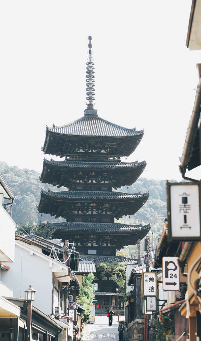 日本京都的秋日清晨街景美图