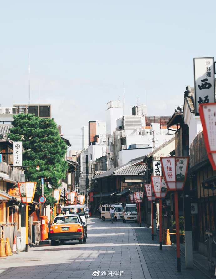 日本京都的秋日清晨街景美图