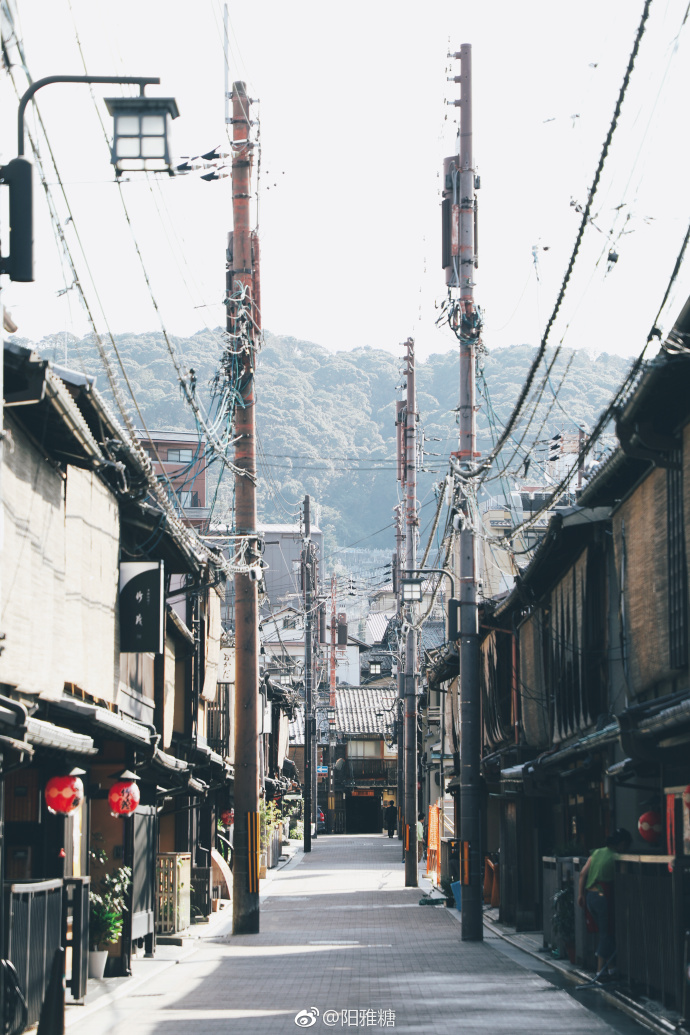 日本京都的秋日清晨街景美图