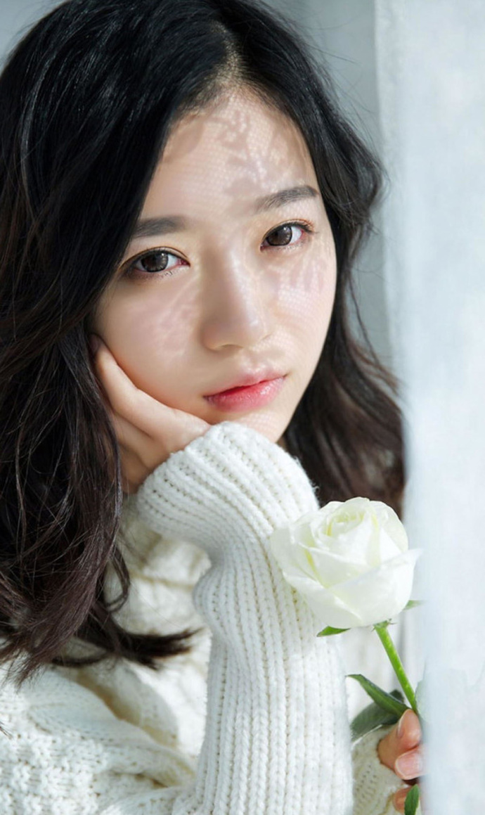 清纯美女图片_小清新长发美女居家写真