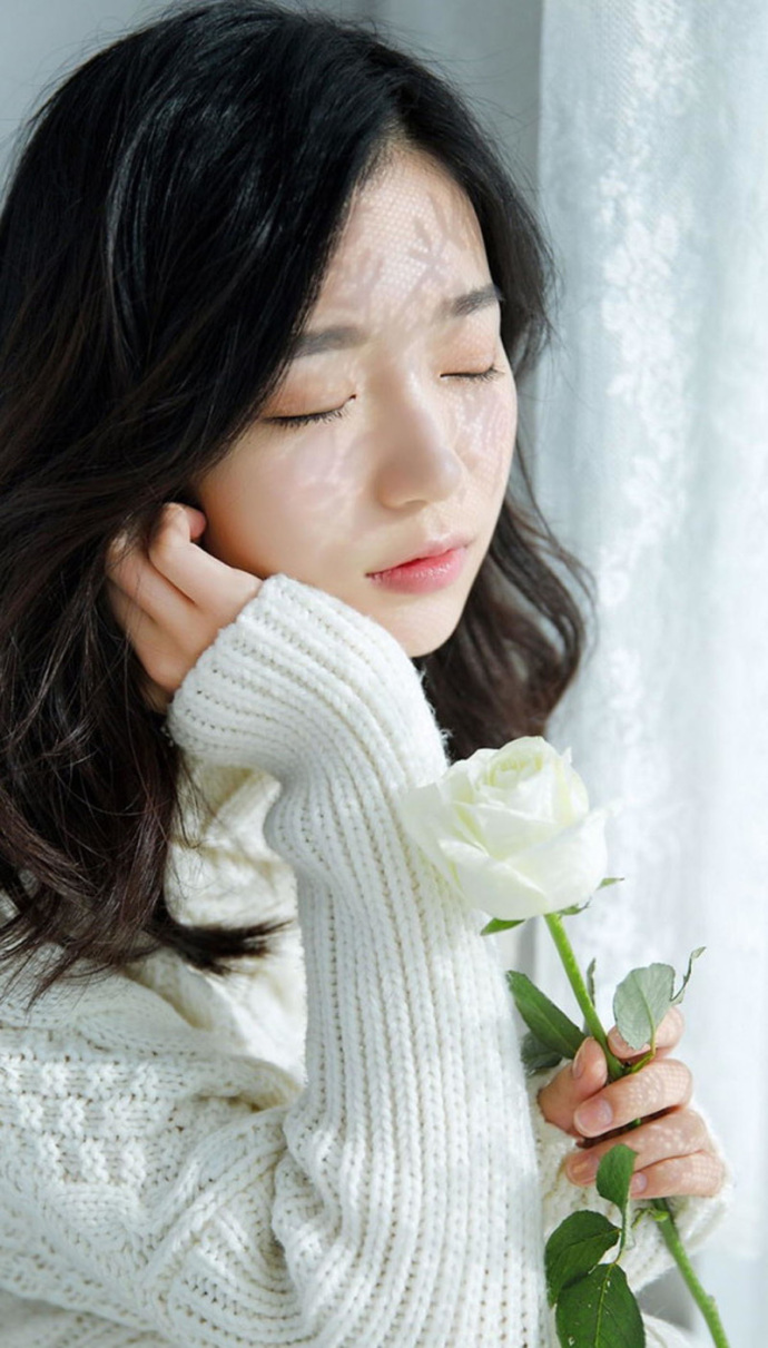 清纯美女图片_小清新长发美女居家写真