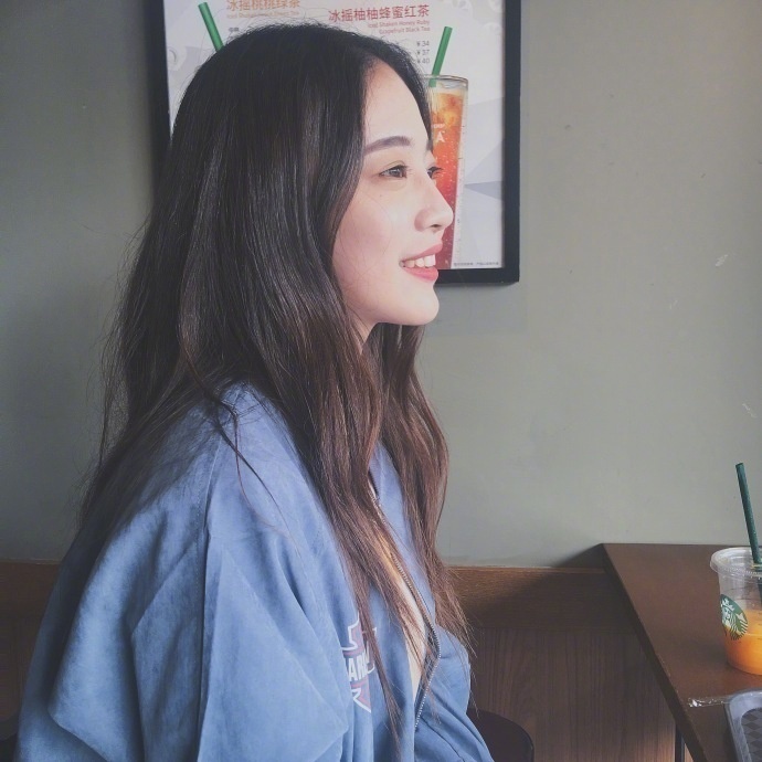 阳光少女温暖的图片