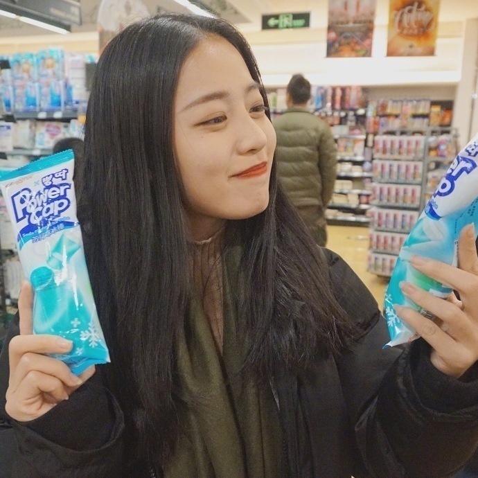 阳光少女温暖的图片
