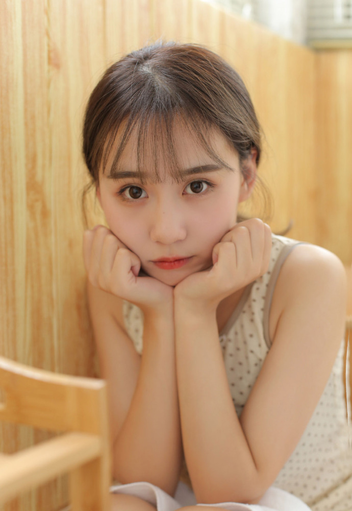 极品美女桑拿房吊带长腿性感写真