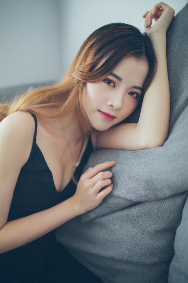 宅男女神性感小黑裙诱惑写真图片