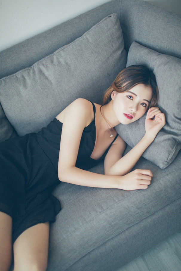 宅男女神性感小黑裙诱惑写真图片