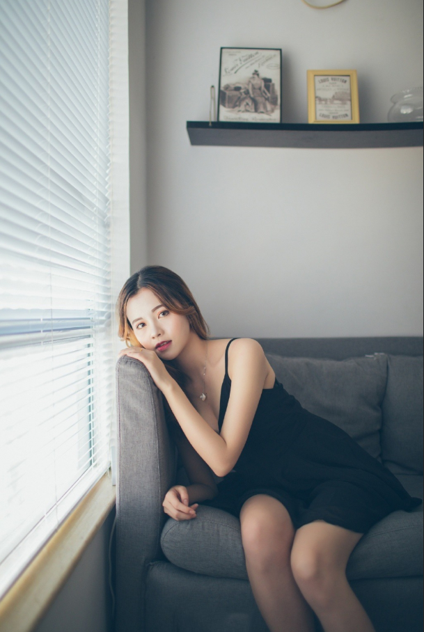 宅男女神性感小黑裙诱惑写真图片