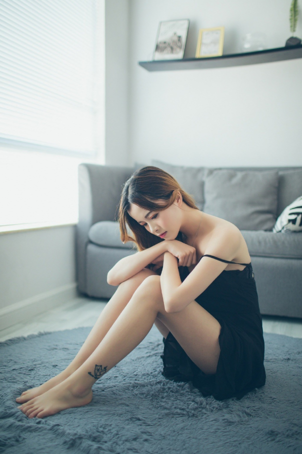 宅男女神性感小黑裙诱惑写真图片